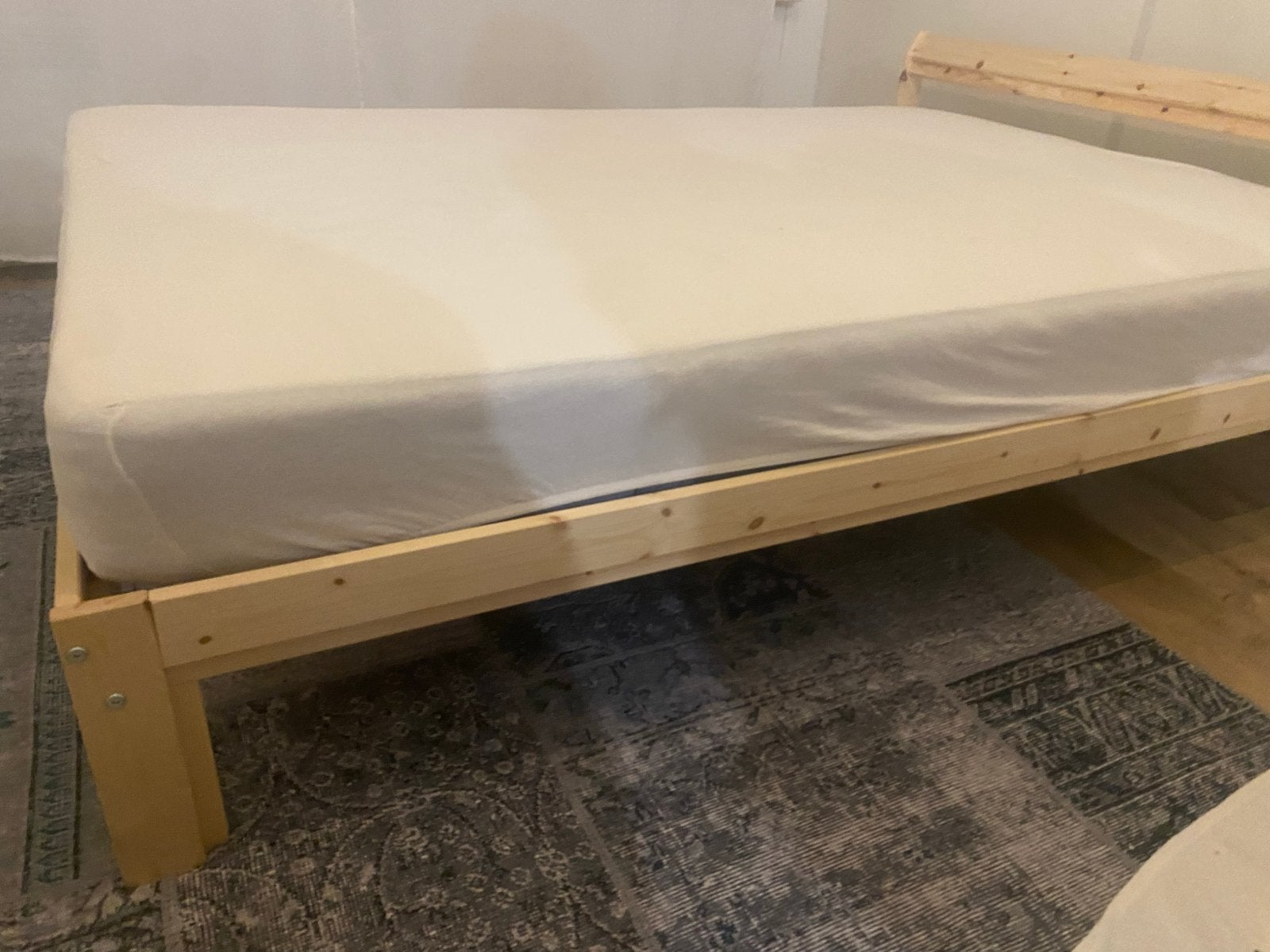 ALLES IN EEN: Bed + matras + lattenbodems 140x200, Ophalen, Tweepersoons, 140 cm, Zo goed als nieuw
