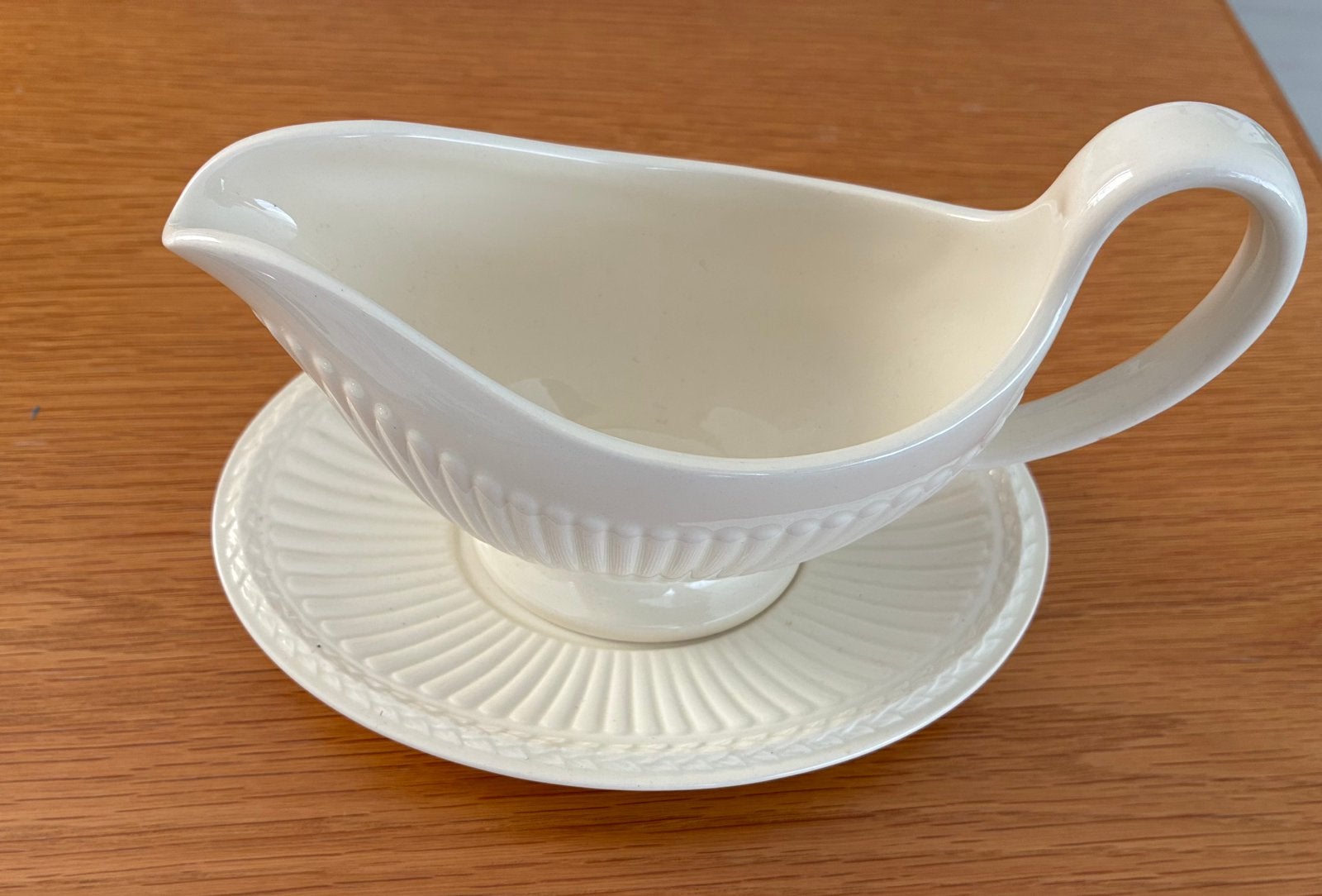 Wedgwood Edme juskom sauskom, Ophalen