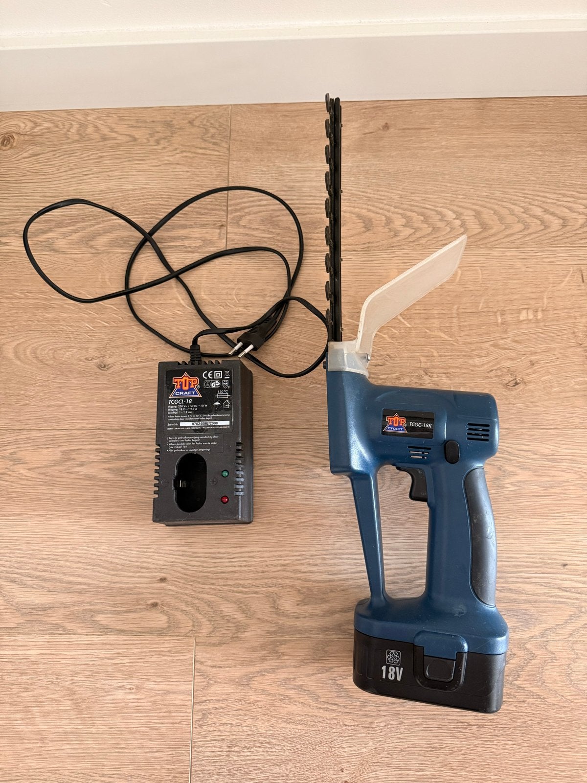 Topcraft TCGC struiken snoeischaar met accu en lader, Ophalen, Gebruikt, Accu