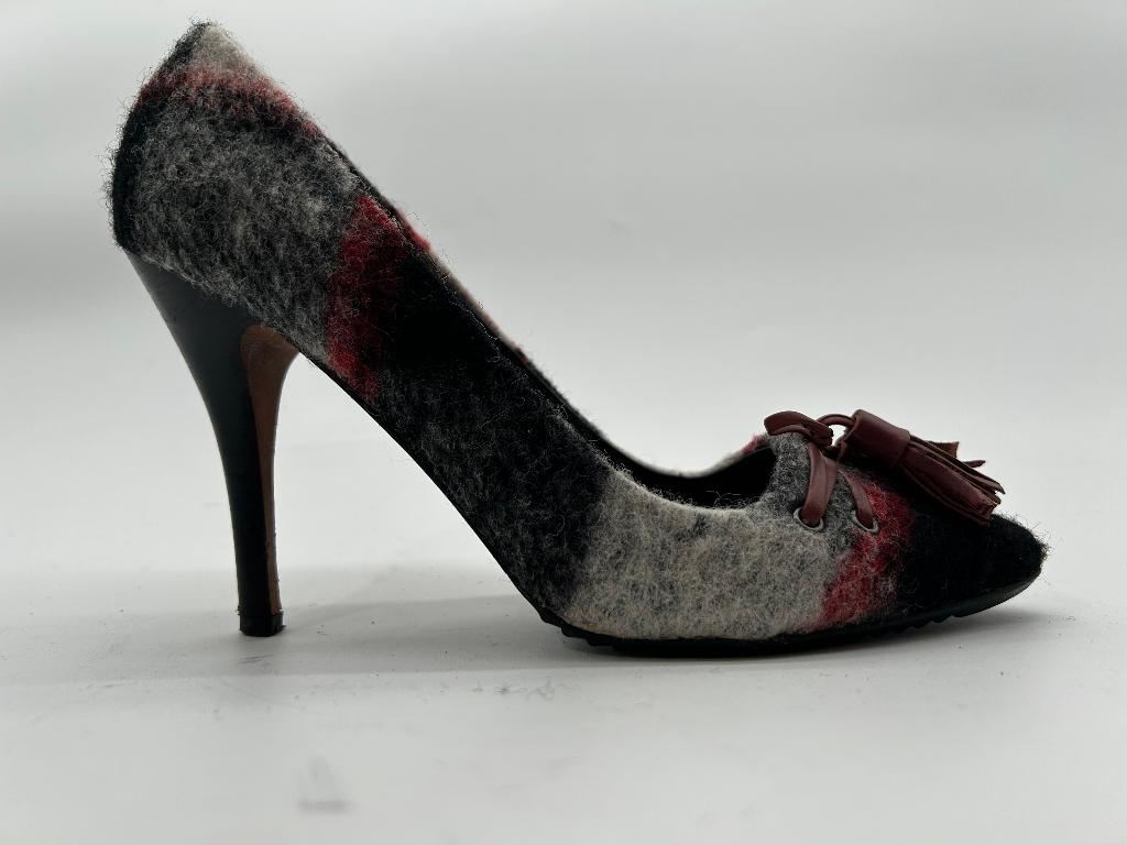 Logan, maat 38 chique pumps met kwastjes, Verzenden, Zo goed als nieuw, Schoenen met hoge hakken, Logan