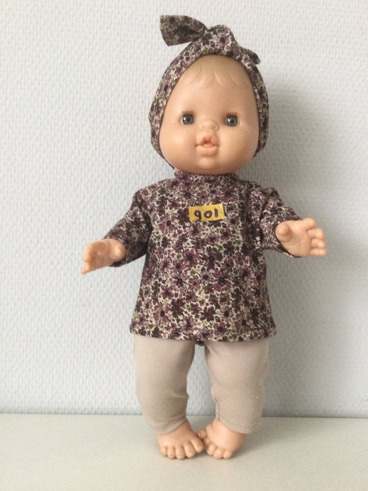 Nr 901 poppenkleertjes babypop 34 cm Reina Paola pop 34 cm, Ophalen of Verzenden, Zo goed als nieuw, Babypop