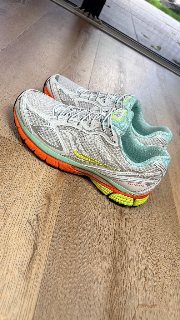 Saucony - Progrid Guide 7 - 43, Kleding | Heren, Overige kleuren, Nieuw, Ophalen of Verzenden, Sneakers of Gympen