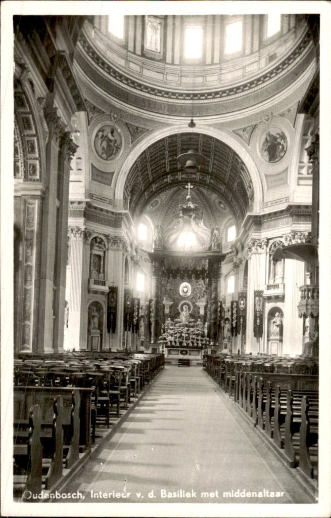 Oudenbosch - Basiliek - Interieur met middenaltaar, Ophalen of Verzenden, 1940 tot 1960, Ongelopen, Noord-Brabant
