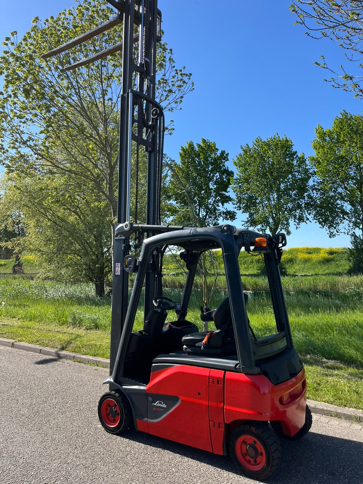 Electrische heftruck Linde E16 Evo 3 delige mast weinig Uren, Zakelijke goederen, Machines en Bouw | Heftrucks en Intern transport