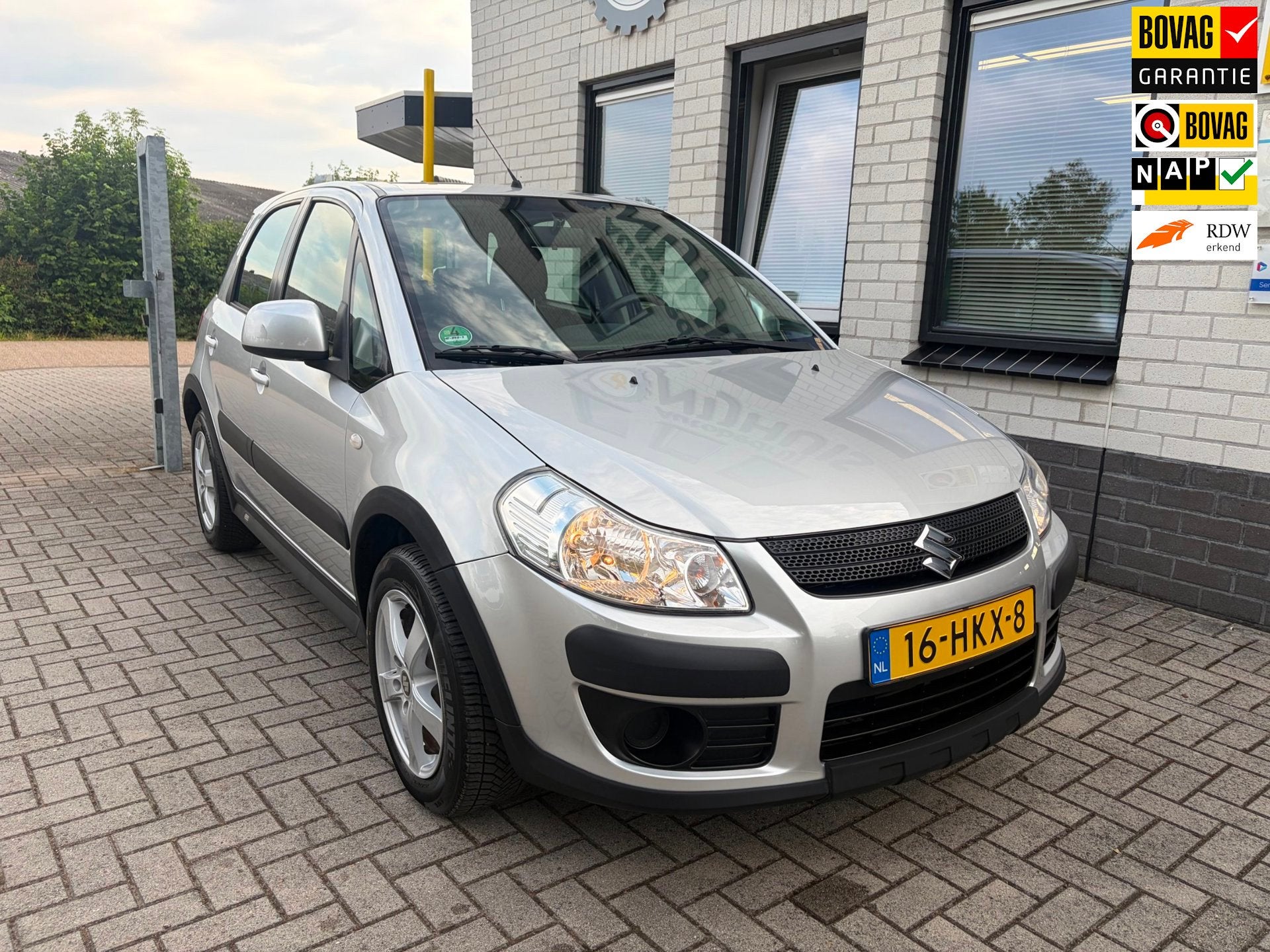 Suzuki SX4 1.6 Comfort / Centrale vergrendeling / Airco / Tr, Auto's, Voorwielaandrijving, Gebruikt, Zwart, 4 cilinders