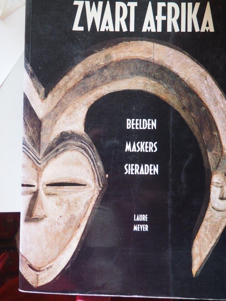 Zwart Afrika Beelden Maskers Sieraden Laure Meyer, Laure Meyer, Ophalen of Verzenden, Zo goed als nieuw, Overige onderwerpen