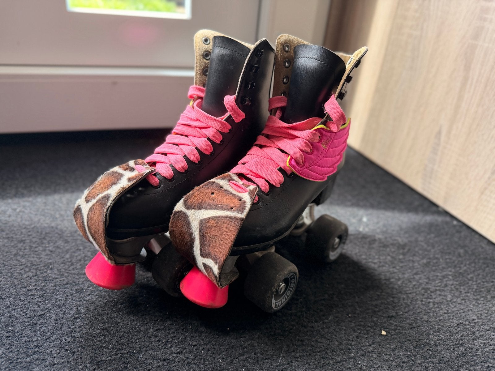 RSI rolschaatsen maat 32 - Zwart met roze details, Ophalen of Verzenden, Gebruikt, Overige typen, Overige merken