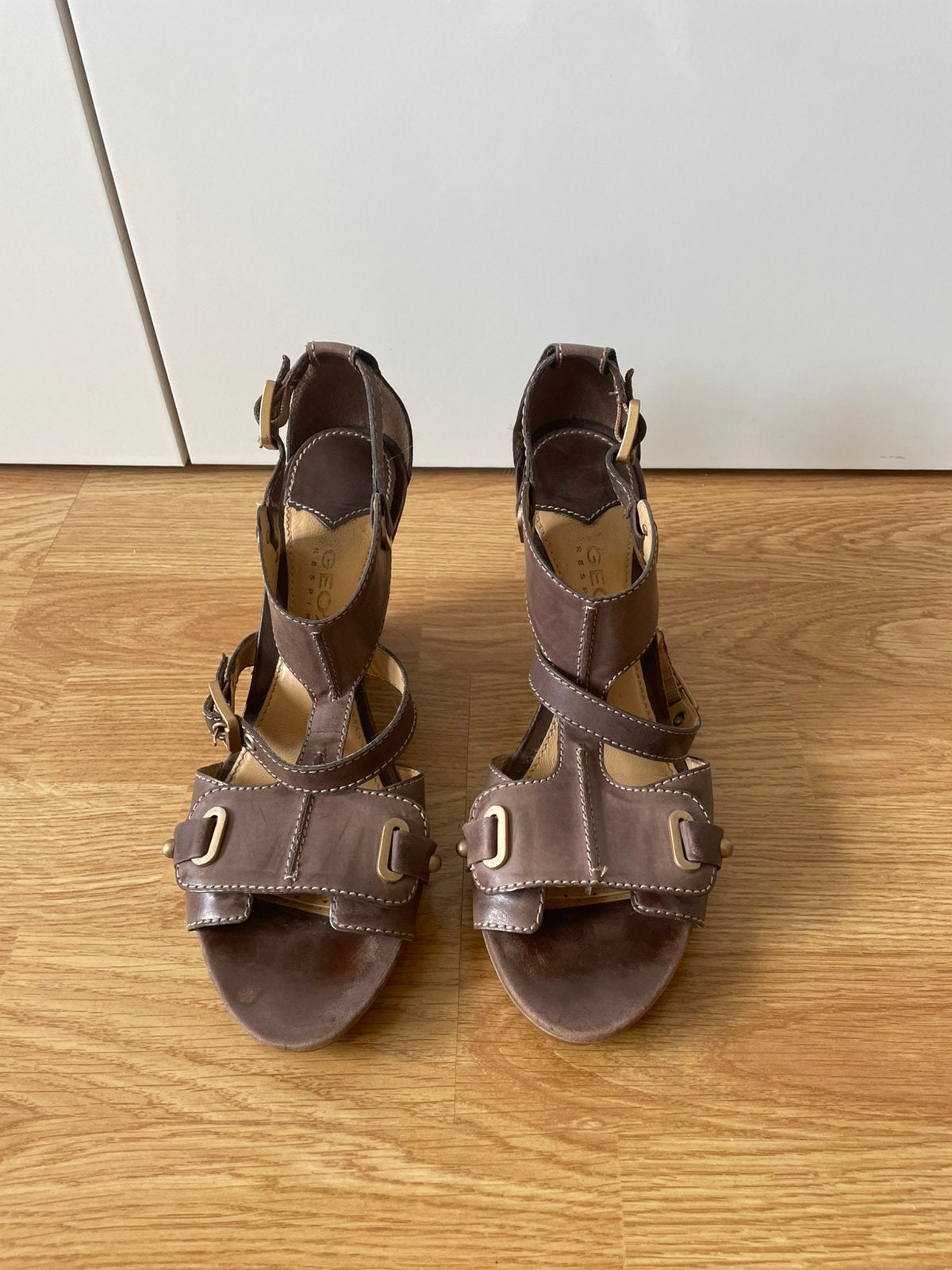 Sleehak Geox, Kleding | Dames, Schoenen, Ophalen of Verzenden, Zo goed als nieuw, Overige kleuren, Sandalen of Muiltjes