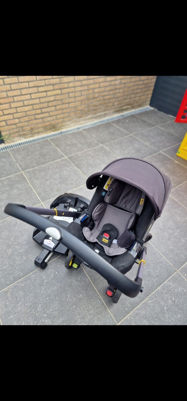 Doona autostoel met Isofix base - Zo goed als nieuw, Kinderen en Baby's, Autostoeltjes, Zo goed als nieuw, Overige merken, 0 t/m 13 kg
