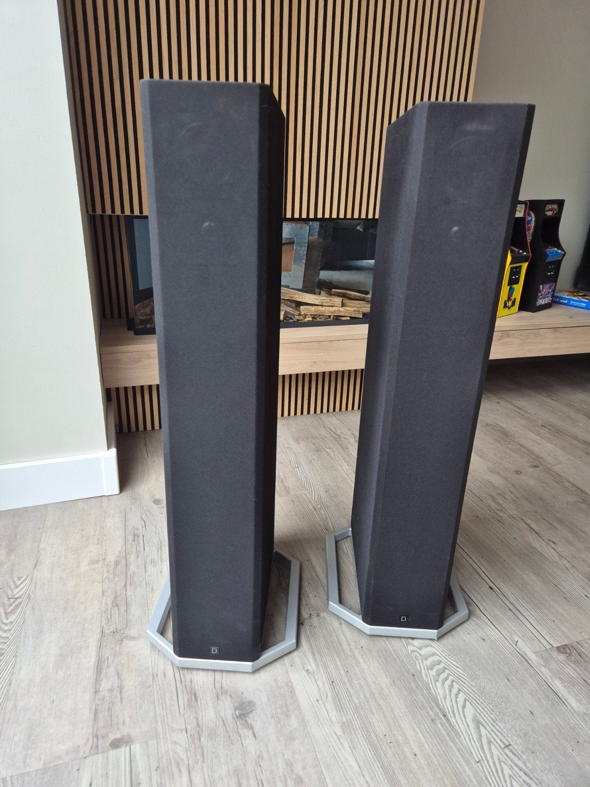 Definitive Technology BP9020 Vloerstaande Luidsprekers, Stereo speakers, Inclusief standaarden, Zo goed als nieuw, 60 tot 120 watt