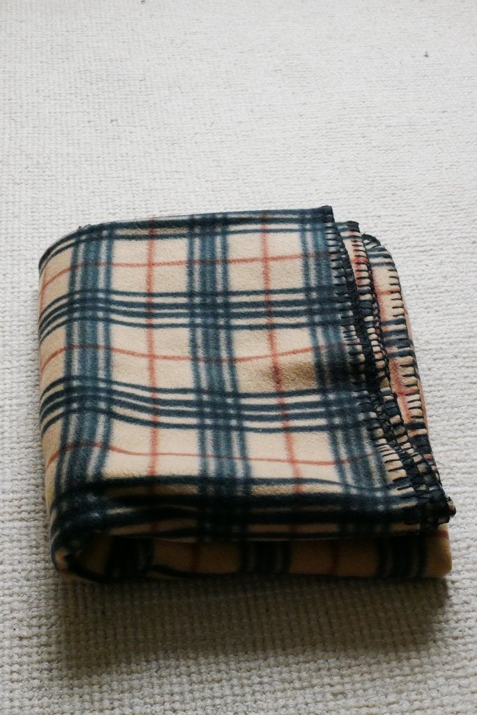 Geruit dekentje / plaid – 120 x 150 cm (Polyester), Geschikt voor droger, 120 cm, Zo goed als nieuw, Plaid