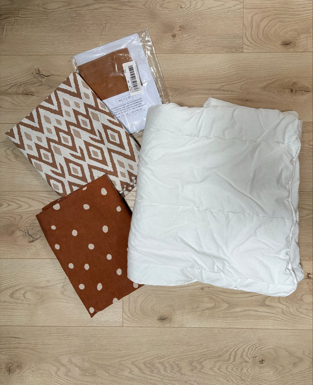 Dekbed ledikant + 2 dekbedovertrekken 100x135 cm, Kinderen en Baby's, Gebruikt, Ledikant, Beddengoedset, Meyco