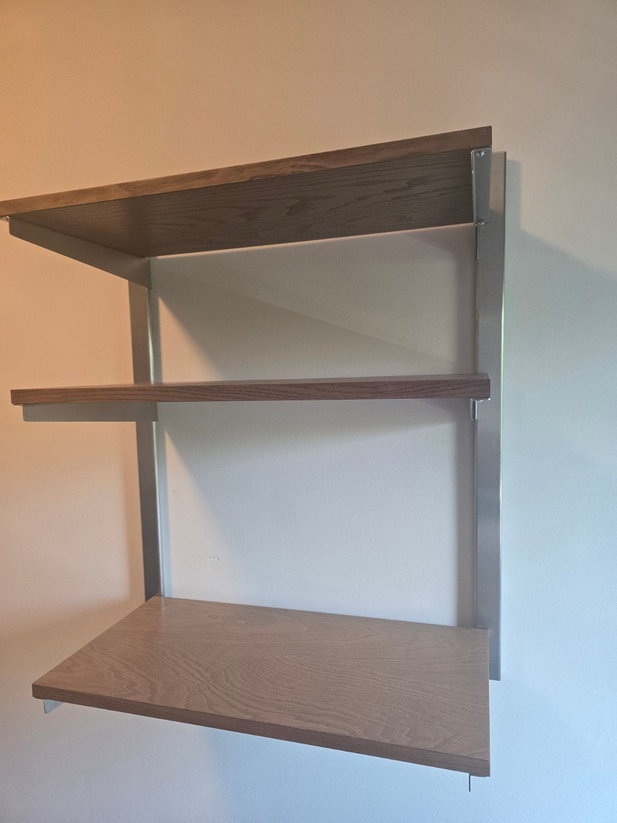 IKEA KUNGSFORS wandrek / wandkast – staal & essenfineer, Ophalen of Verzenden, Zo goed als nieuw