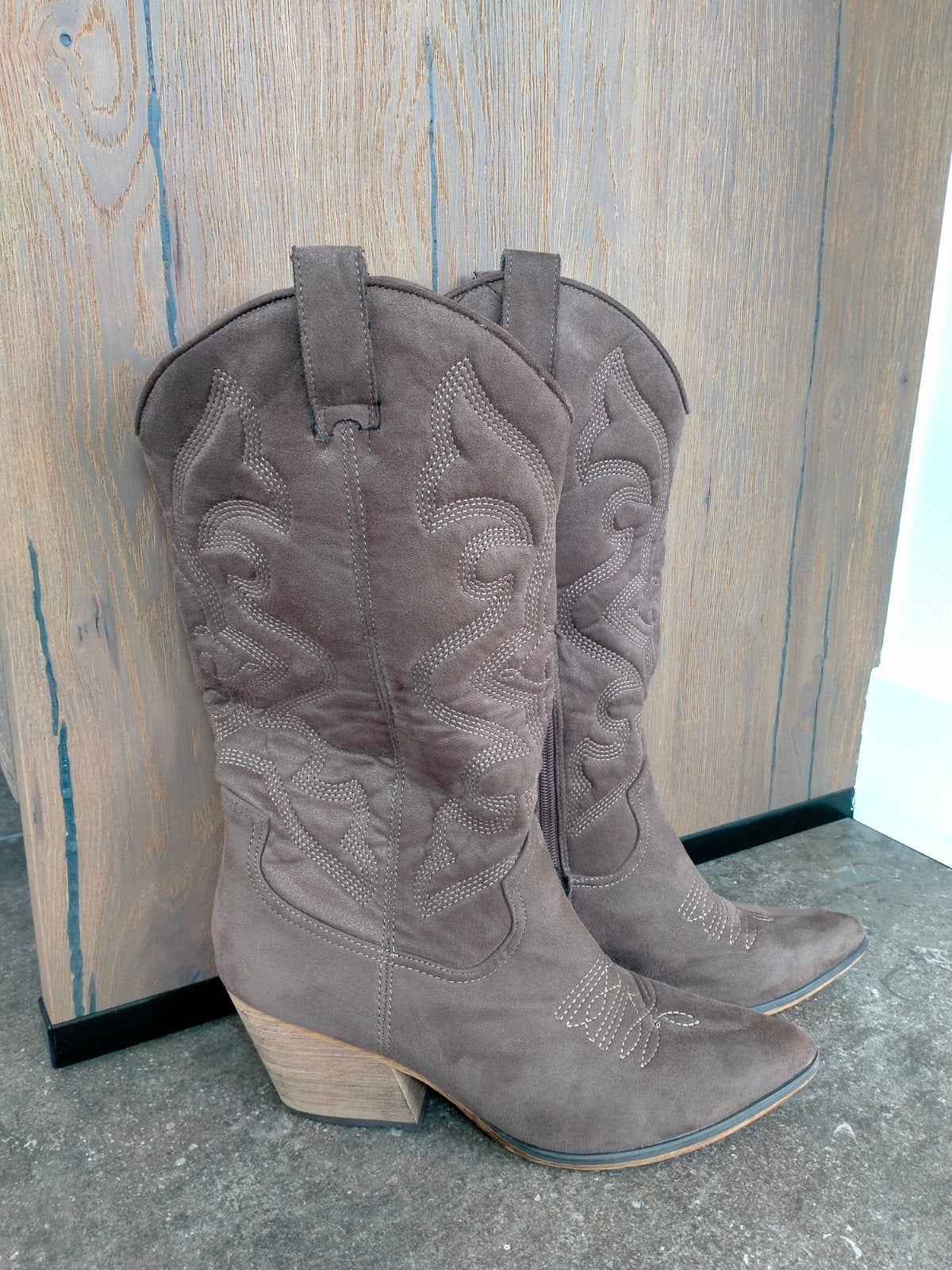 Bruine cowboylaarzen met borduursel - Maat 41, Kleding | Dames, Ophalen of Verzenden, Gedragen, Bruin, Lage of Enkellaarzen