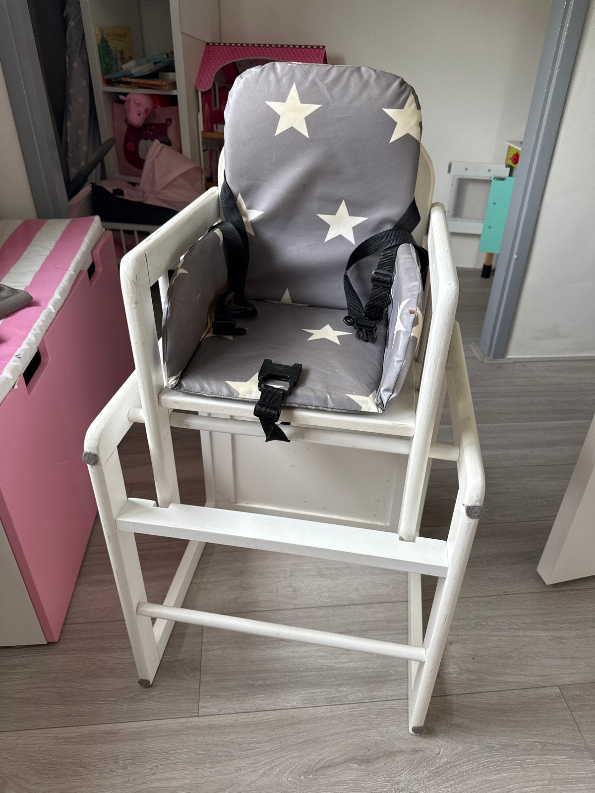 Tiamo Wood Collection Kinderstoel / Speeltafel met kussen, Ophalen, Gebruikt, Meegroeistoel, Gordel(s)