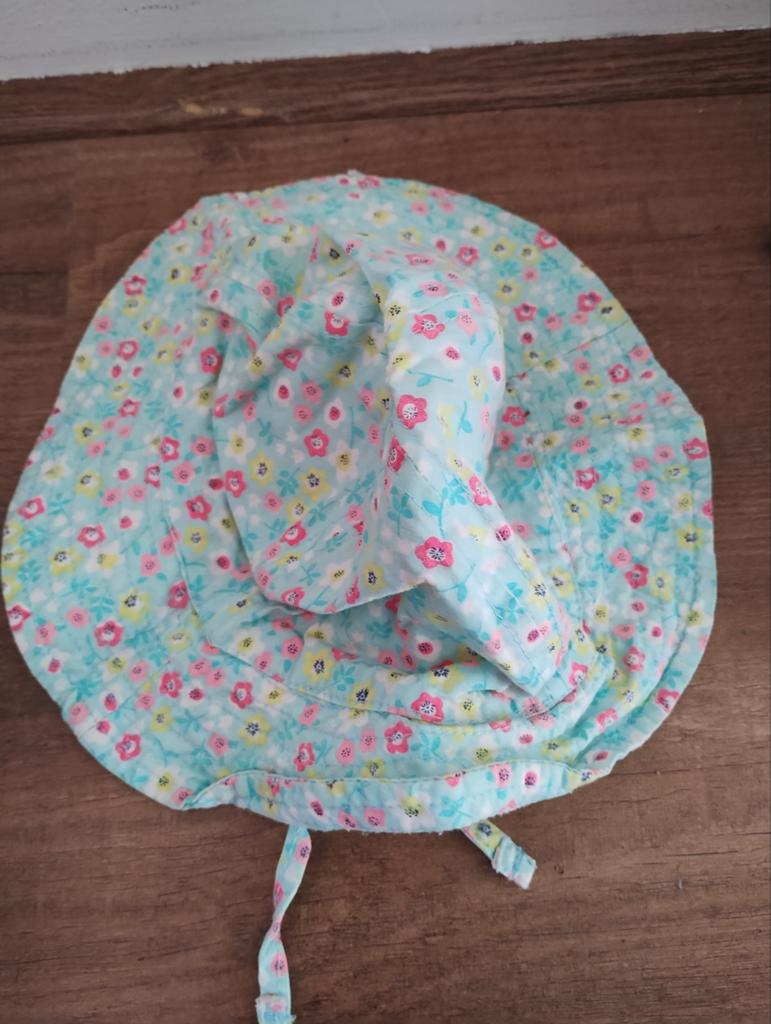 Zomerhoedje Hema bloemenprint 4-9 maanden, Meisje, Hoed, Ophalen of Verzenden, Zo goed als nieuw