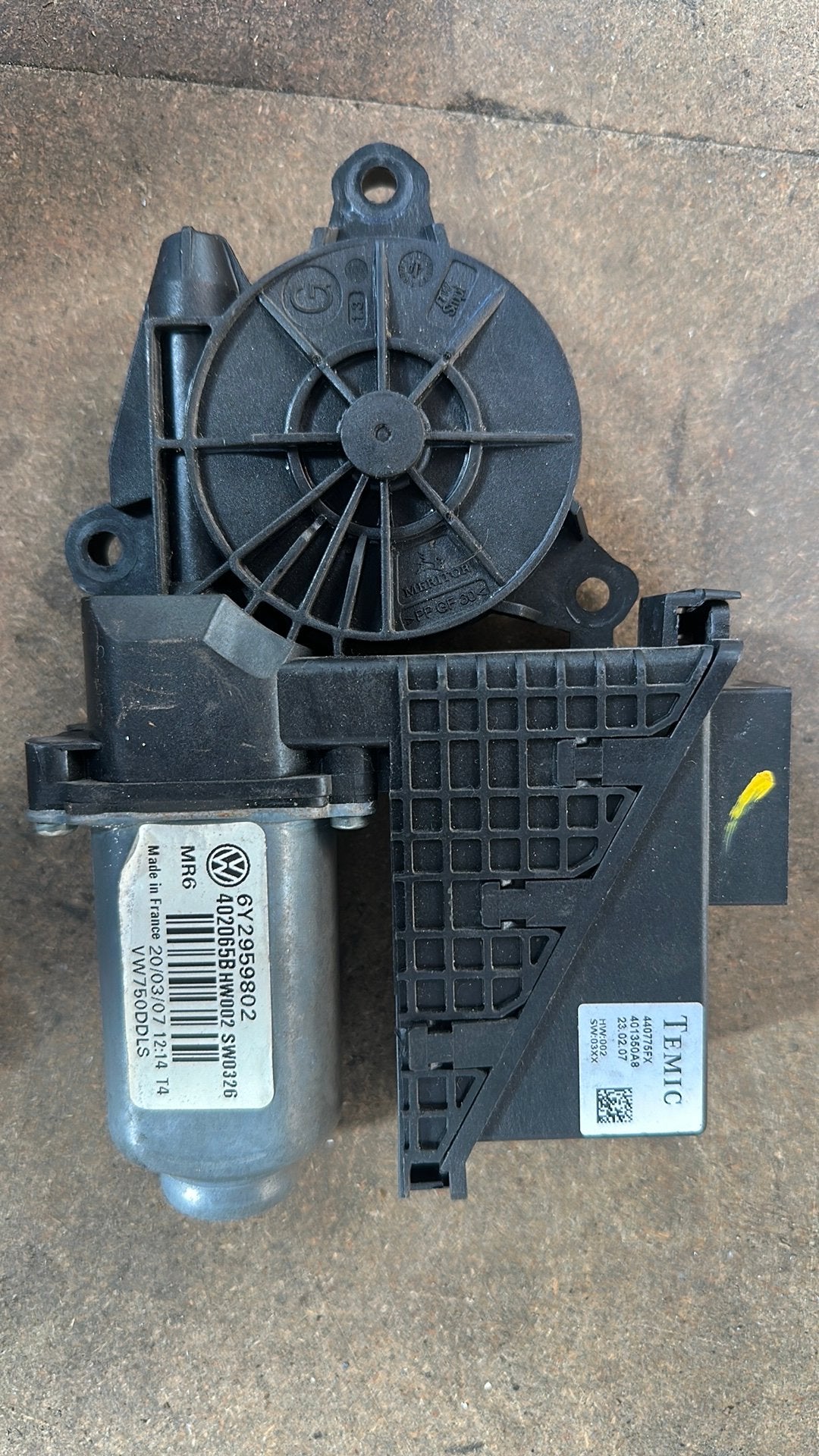 Originele VAG / TEMIC Raammotor links voor 6Y2959802, Ophalen, Volkswagen