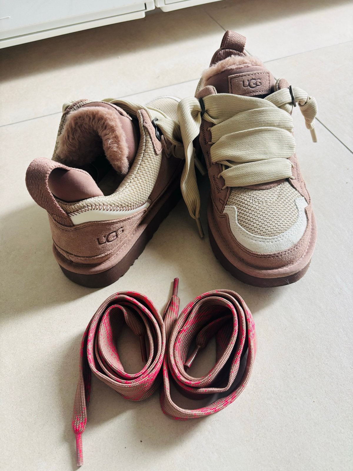 Ugg sneakers met bont en extra veters, Ophalen, Nieuw, Roze, Sneakers of Gympen