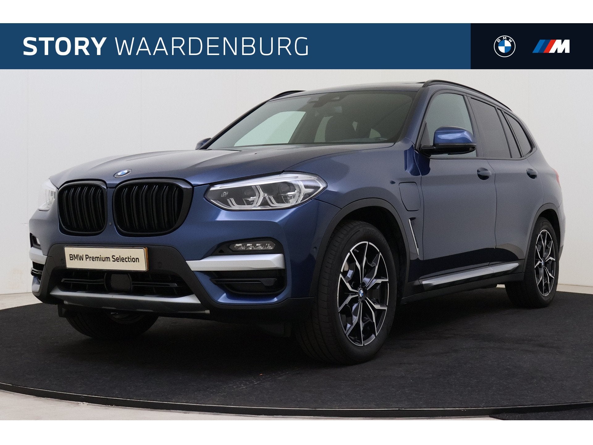 BMW X3 xDrive30e xLine Automaat / Trekhaak / Panoramadak / C, Auto's, Gebruikt, 4 cilinders, Blauw, Leder