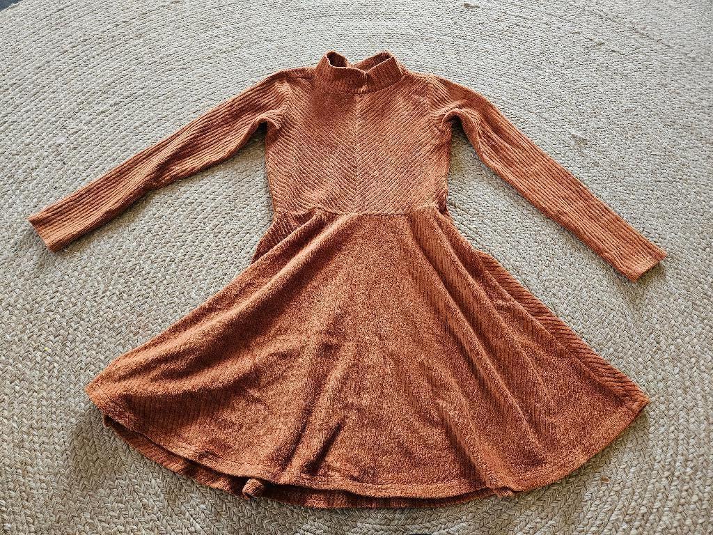 Bruine jurk van de Hema, maat 134-140, Kinderen en Baby's, Kinderkleding | Maat 134, Meisje, Ophalen of Verzenden, Zo goed als nieuw
