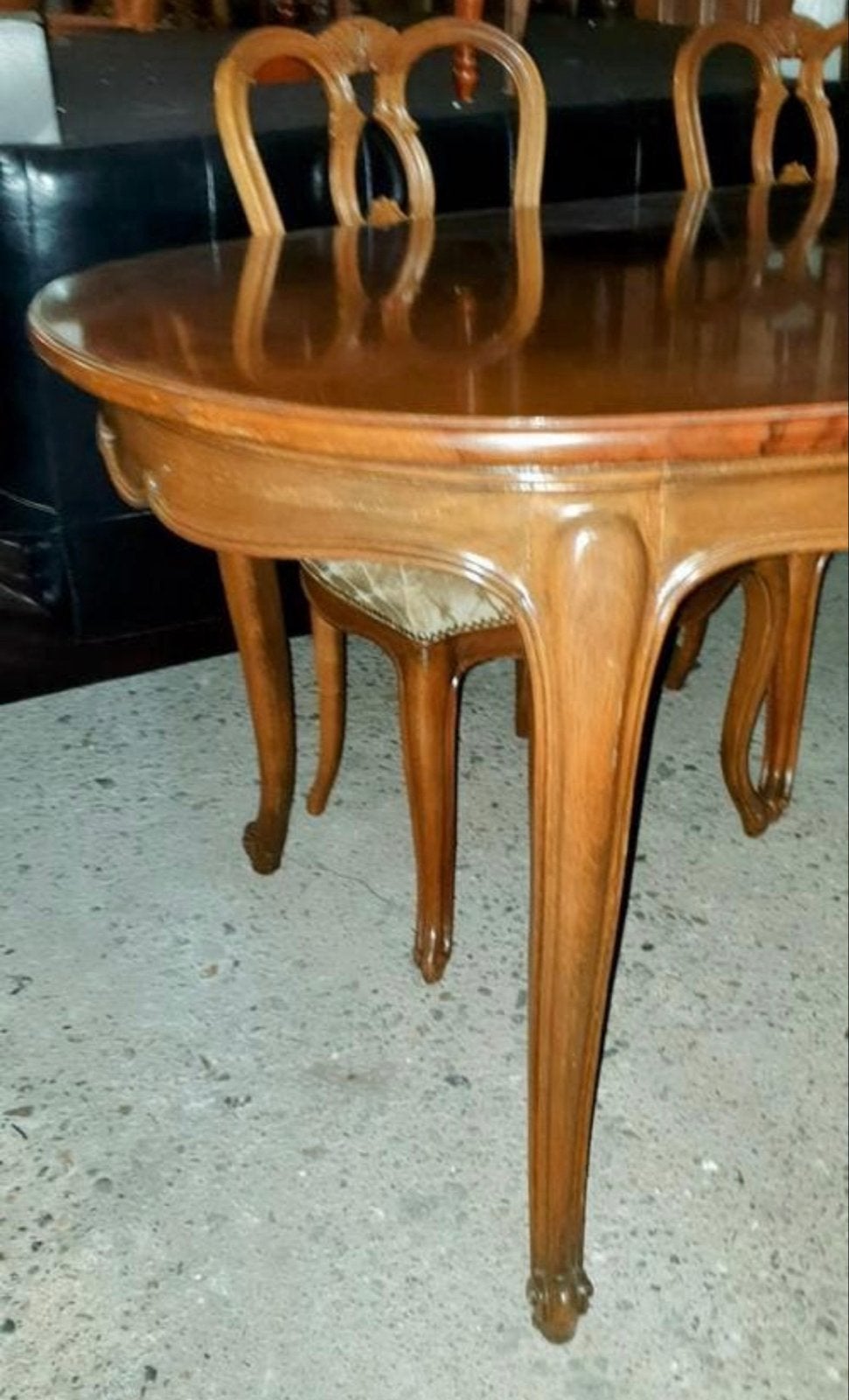 Antieke ovale eettafel met sierlijke poten, Antiek en Kunst, Antiek | Meubels | Tafels, Ophalen of Verzenden