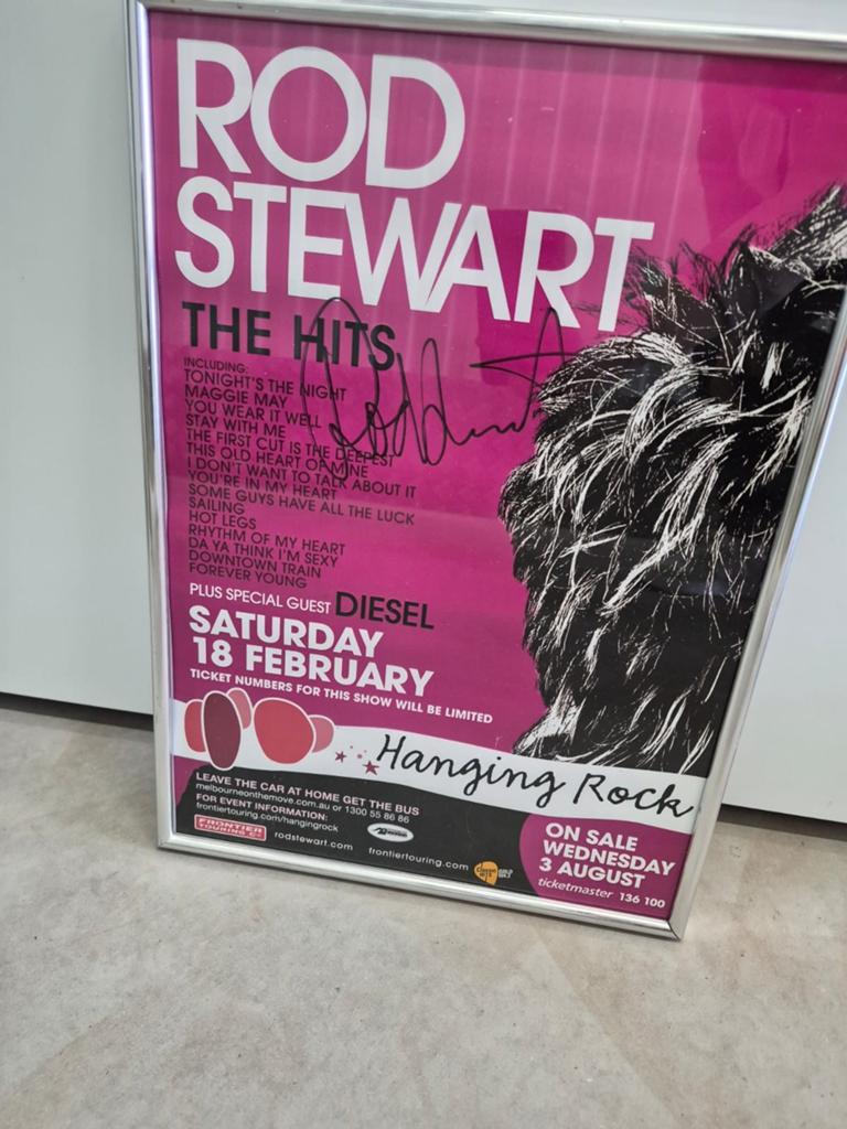 Rod Stewart poster met handtekening Rod Stewart, Rechthoekig Staand, Met lijst, Ophalen of Verzenden, Zo goed als nieuw