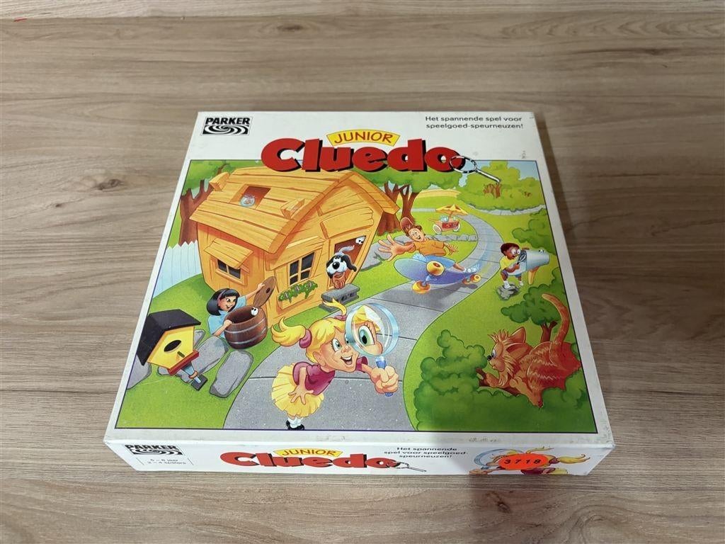 Cluedo junior parker vierkante doos [3718], Hobby en Vrije tijd, Gezelschapsspellen | Bordspellen, Verzenden, Zo goed als nieuw