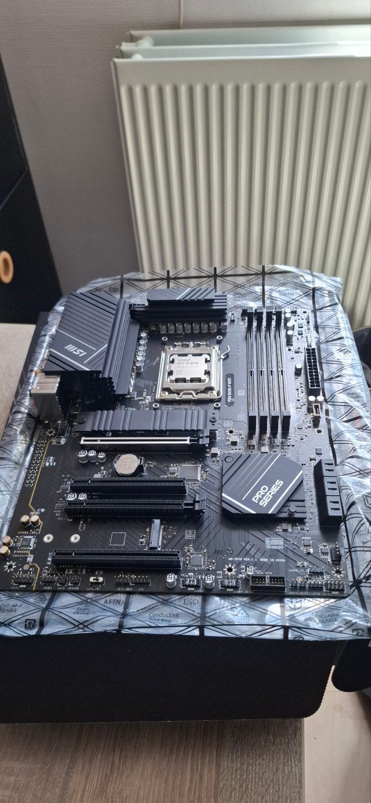 CPU AMD Ryzen 9 7950X3D met moederbord B650, Ophalen