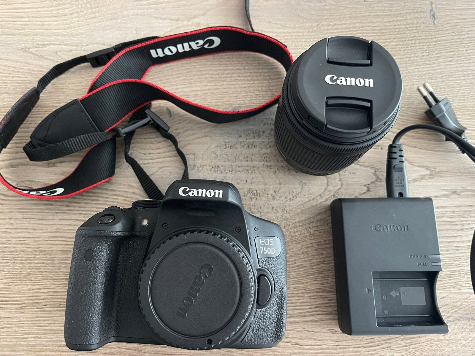 Foto 2 van Canon EOS 750D Spiegelreflexcamera met 18-55mm lens