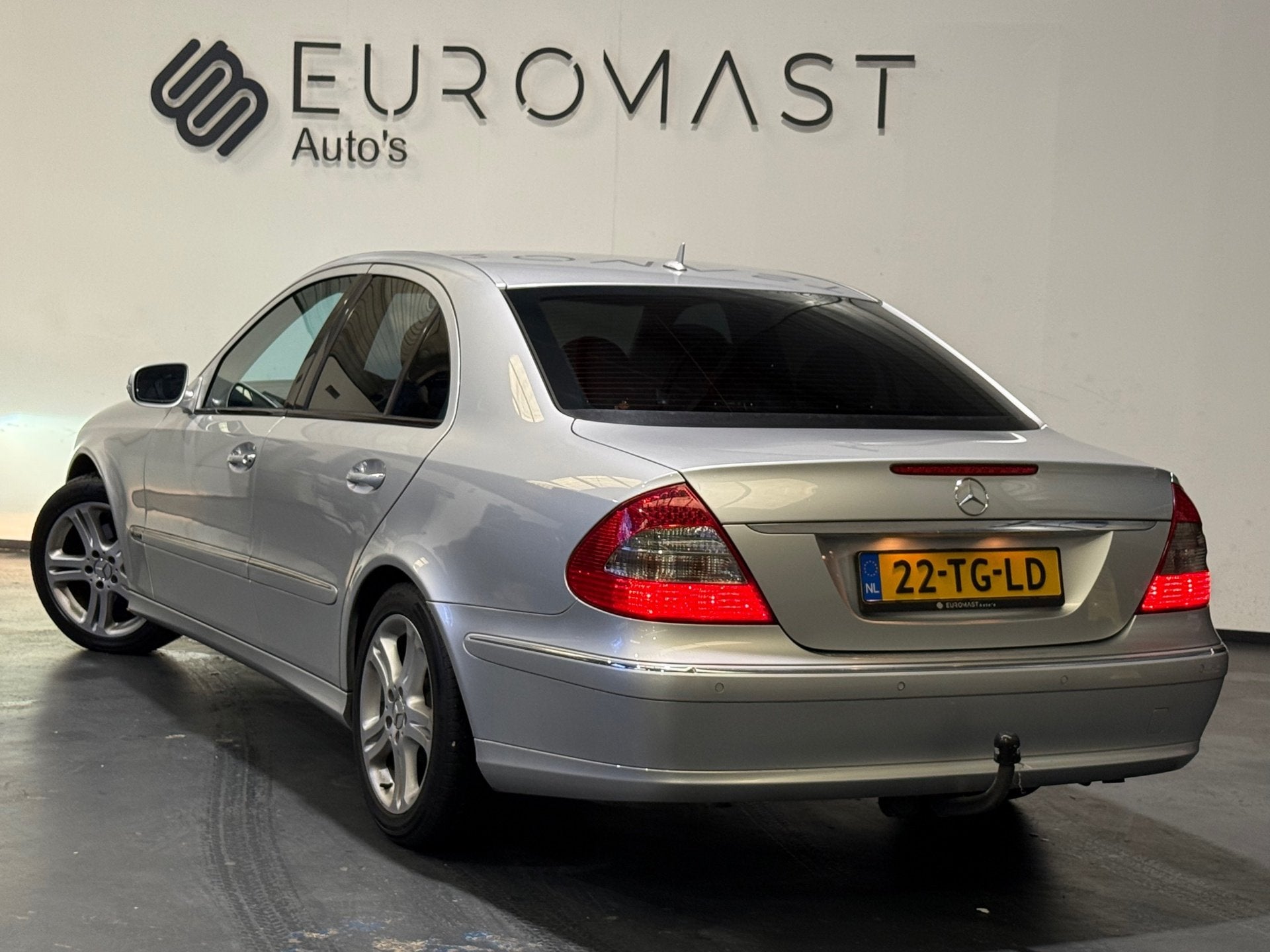 Mercedes-Benz E-klasse 280 Avantgarde Automaat Airco Trekhaa, Automaat, Achterwielaandrijving, Gebruikt, Xenon verlichting