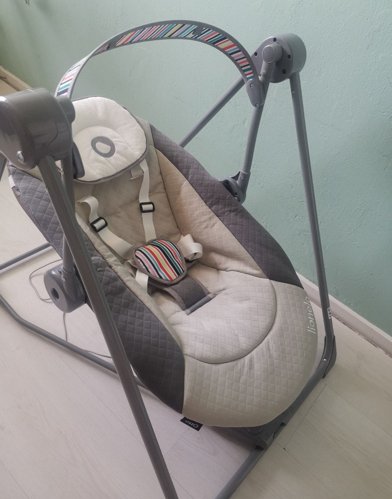 Lionelo elektrische baby swing met geluid / wipstoeltje, Ophalen, Zo goed als nieuw