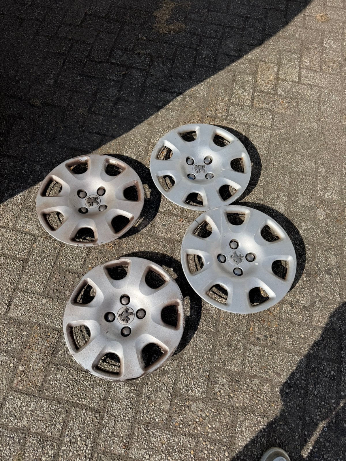 4 stuks 15” Peugeot Wieldoppen, Peugeot, Ophalen of Verzenden, Zo goed als nieuw, Peugeot