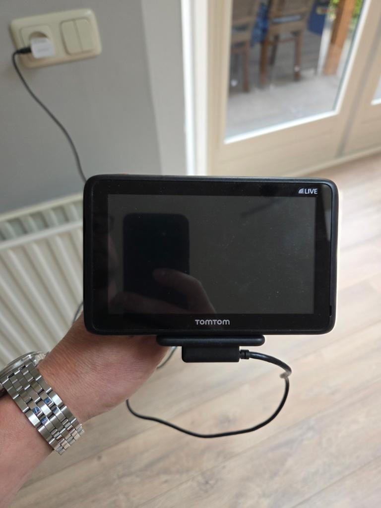 TomTom GO navigatiesysteem met Benelux/DE/AT/CH/FR kaarten, Ophalen of Verzenden, Gebruikt