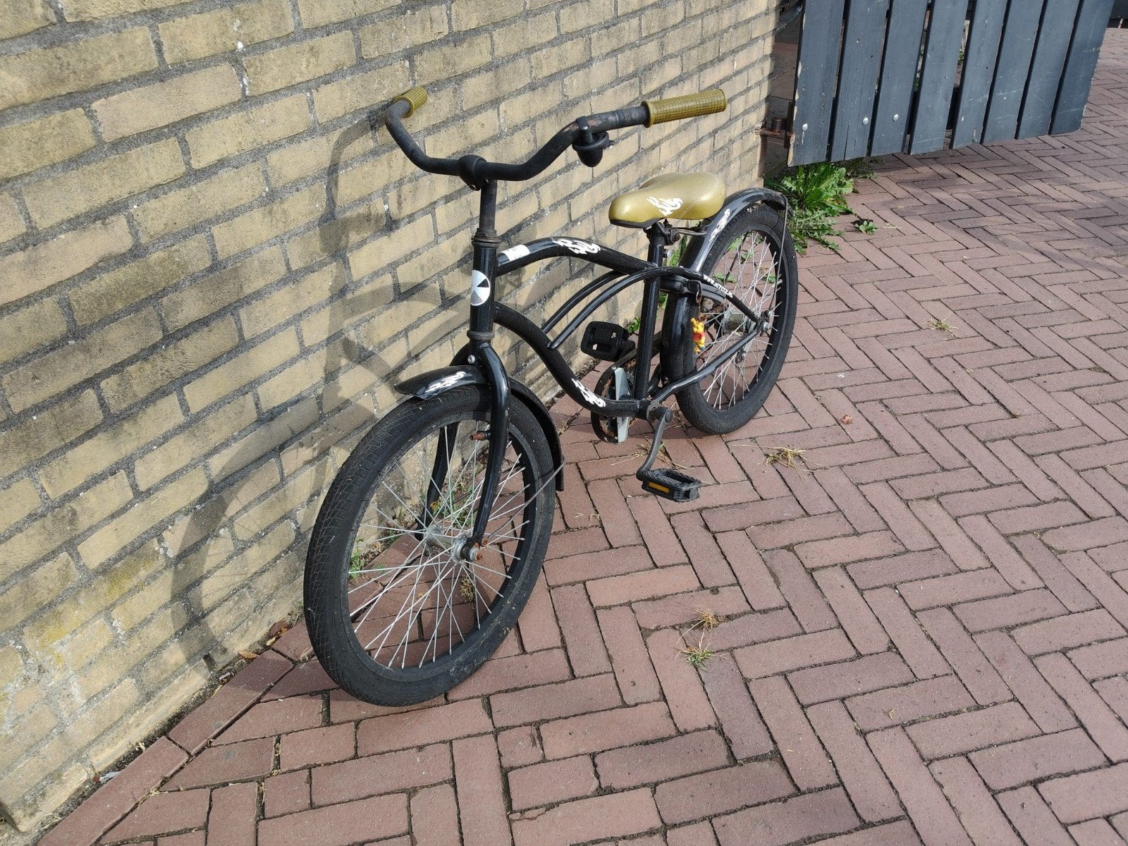 Zwarte kinderfiets/cruiser met gouden zadel, Fietsen en Brommers, Fietsen | Heren | Herenfietsen, Terugtraprem, Gebruikt, Minder dan 49 cm