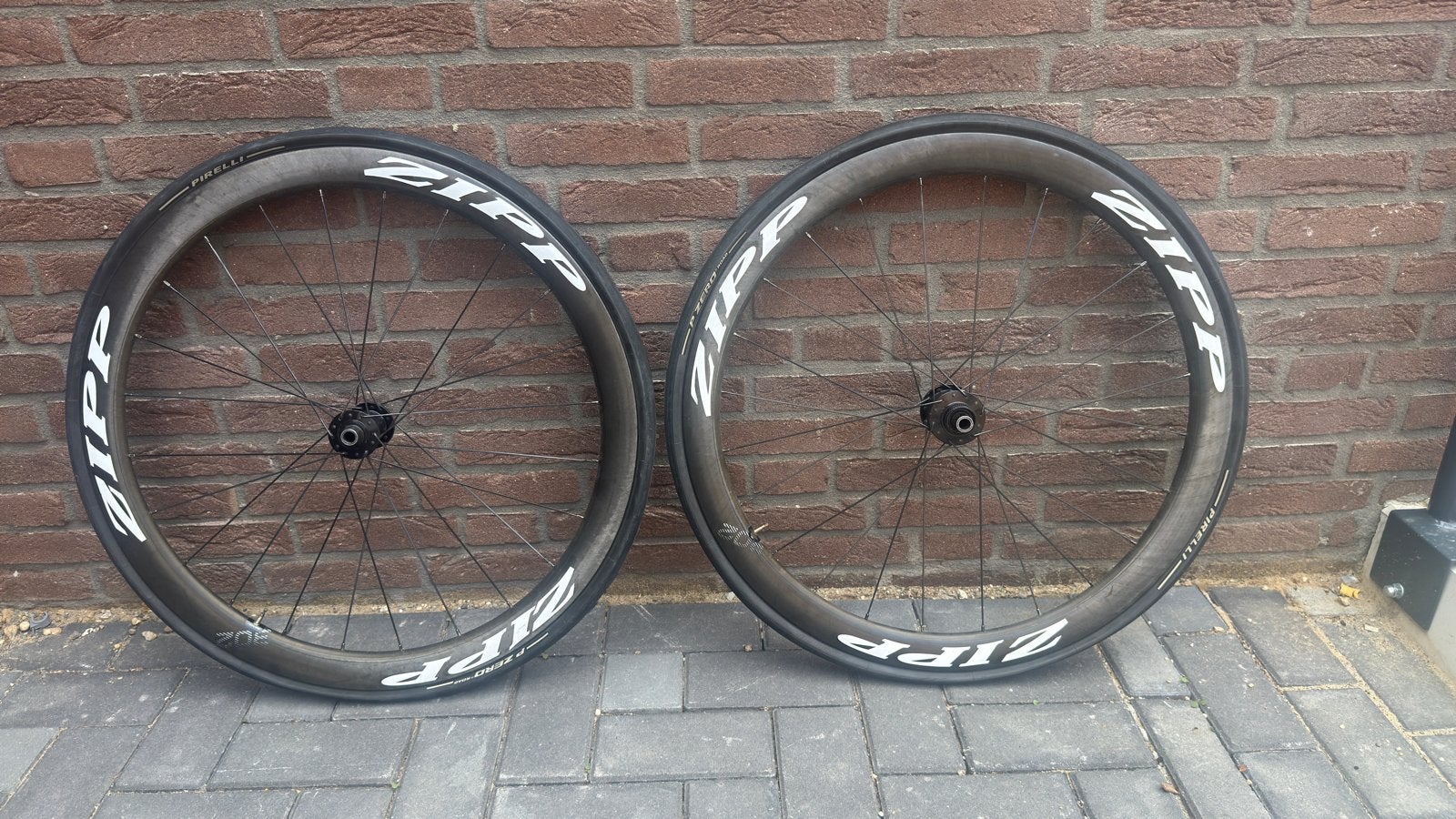 Zipp 302 Carbon wielset 45mm DISC met Pirelli P Zero banden, Fietsen en Brommers, Wiel, Ophalen of Verzenden, Zo goed als nieuw