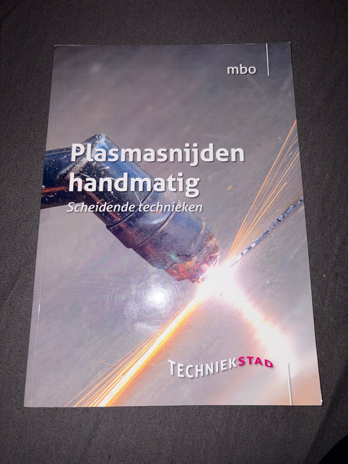 MBO Plasmasnijden Handmatig - Scheidende Technieken, Ophalen of Verzenden, Zo goed als nieuw, Metaaltechniek