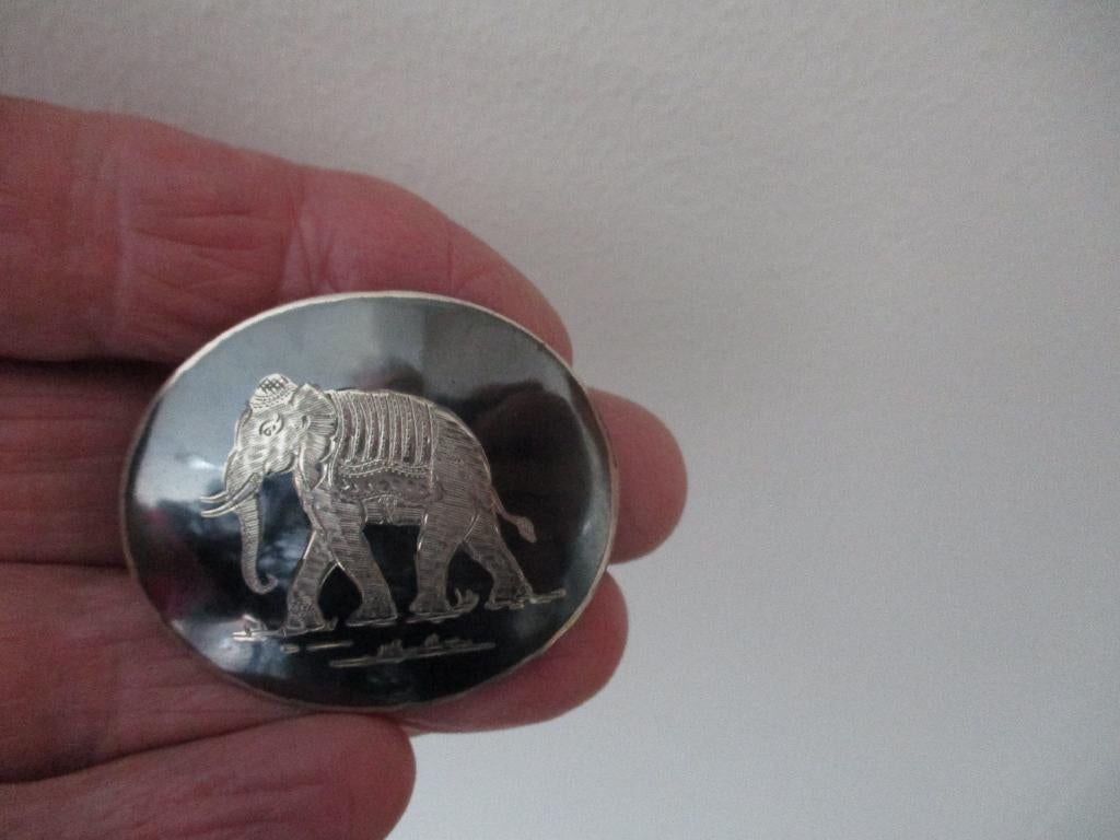 Zilveren Siam Thaise oude ovale broche afb. Olifant zilver, Verzenden, Zilver, Broche