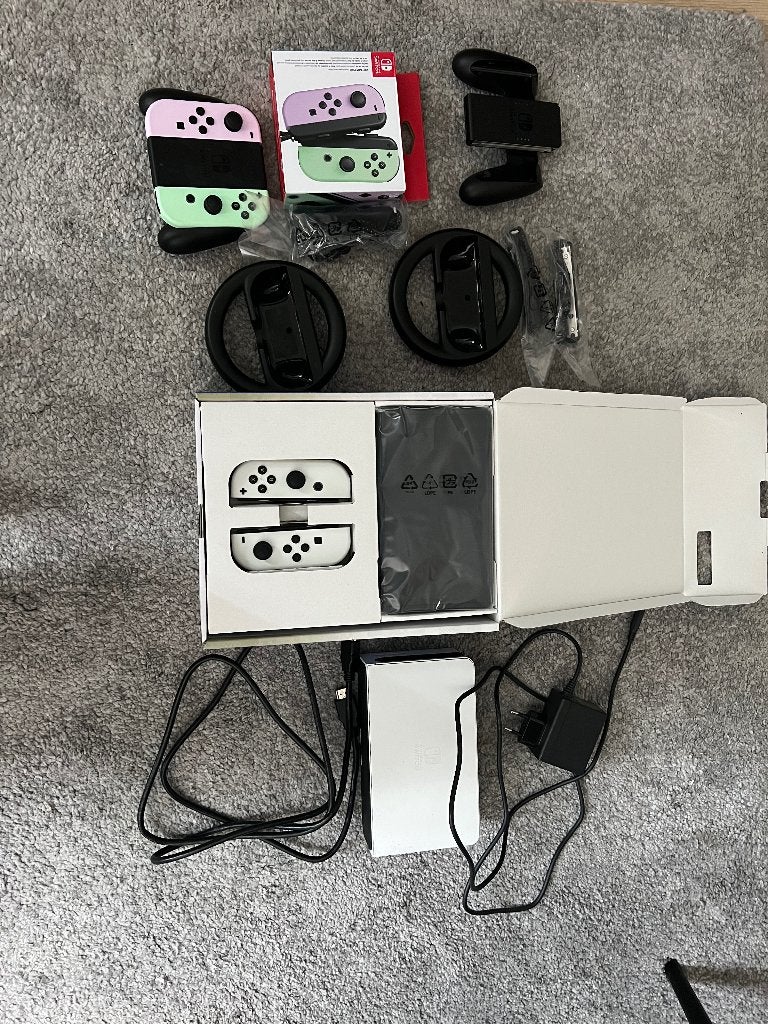 Nintendo switch Oled (FULL PACKAGE), Switch OLED, Ophalen of Verzenden, Zo goed als nieuw, Met 3 controllers of meer