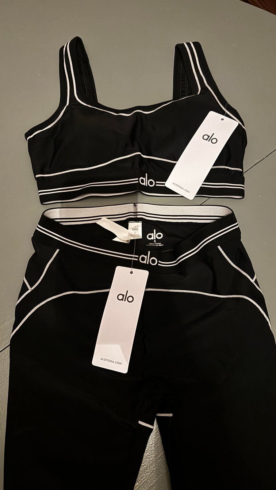 Alo Yoga sportset - Nieuw met kaartjes, Zwart, Nieuw, Ophalen of Verzenden, Fitness of Aerobics