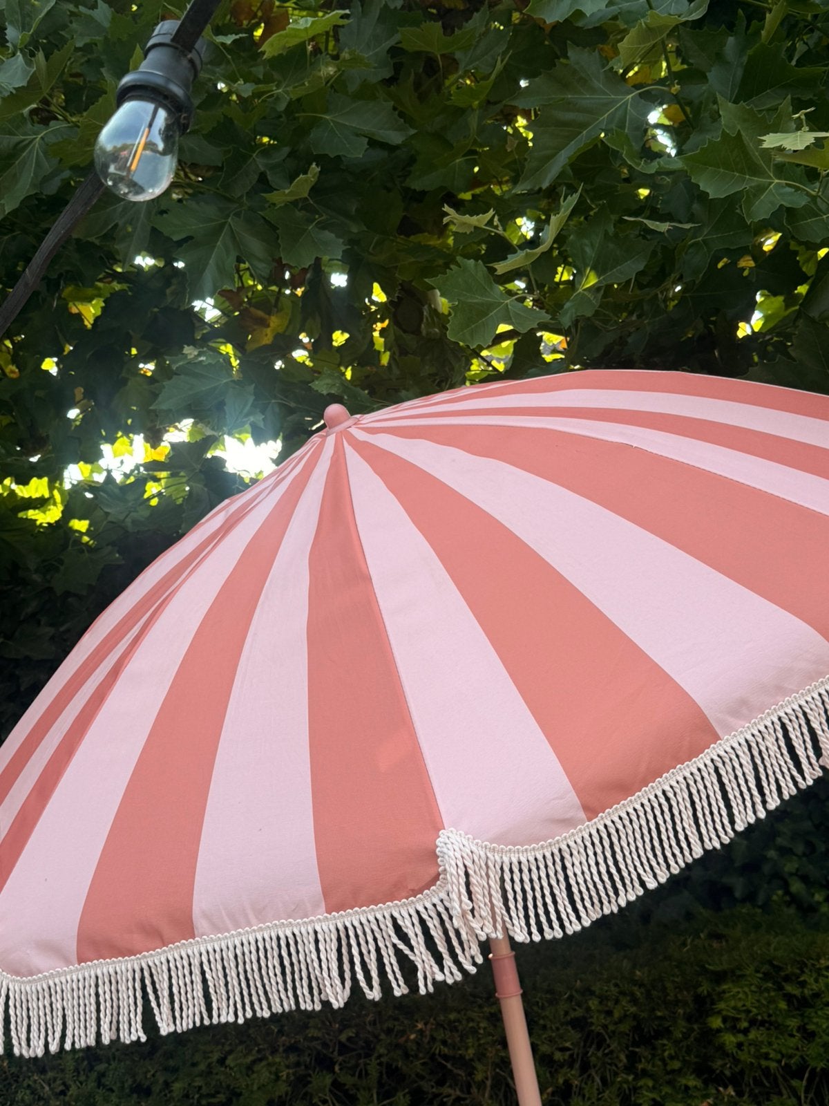 Parasol gestreept • kantelbaar, Ophalen, Kantelbaar, Zo goed als nieuw, 1 tot 2 meter