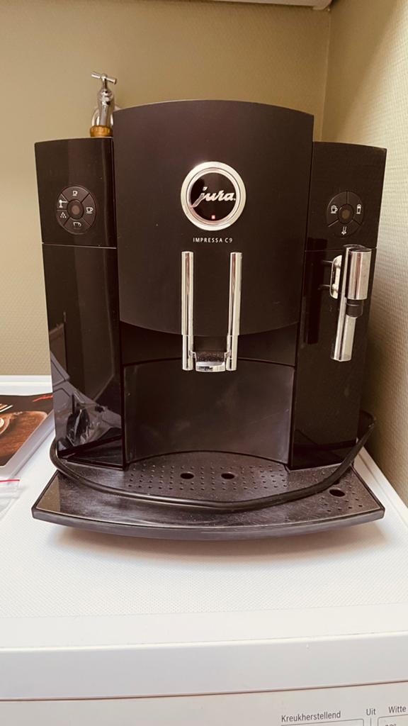 Impressa C9 JURA, Witgoed en Apparatuur, Koffiezetapparaten, Ophalen, Afneembaar waterreservoir, Koffiemachine, Koffiebonen