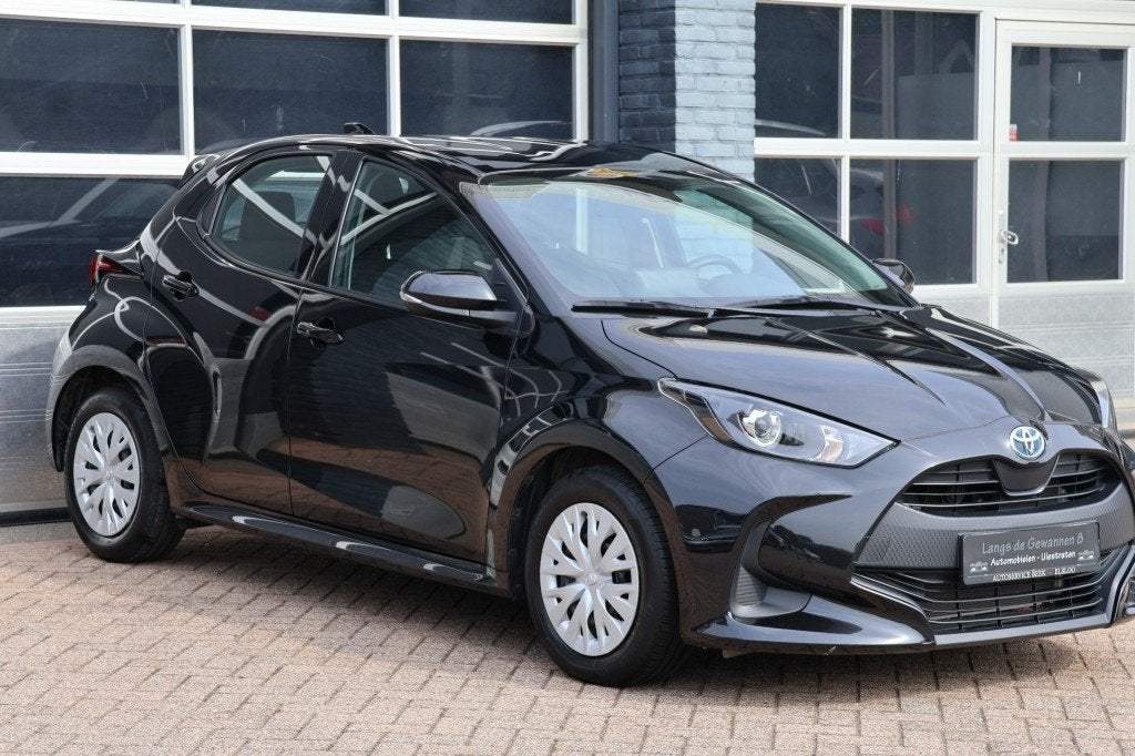 Toyota YARIS 1.5 Hybride navigatie, camera, clima, Auto's, 450 kg, Gebruikt, Met garantie (alle), 450 kg