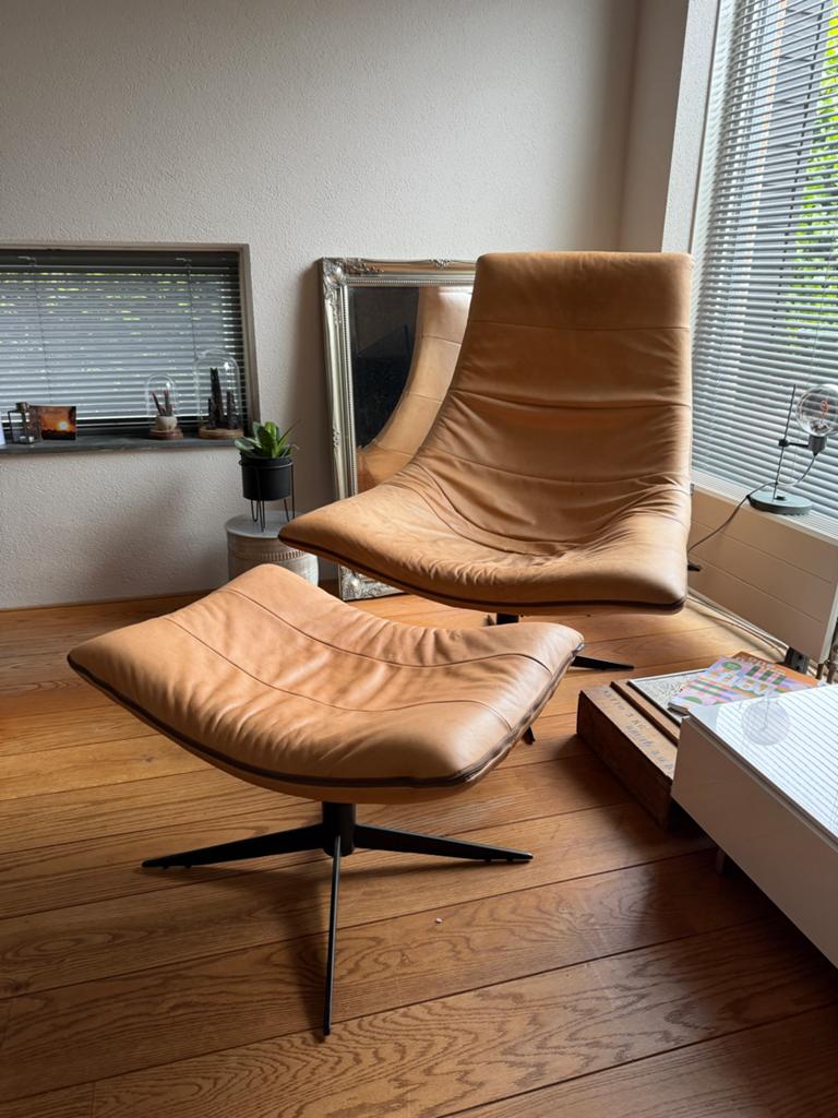Cognac leren fauteuil met voetenbank - Bodilson, Huis en Inrichting, Fauteuils, Ophalen, Gebruikt, 50 tot 75 cm, Leer