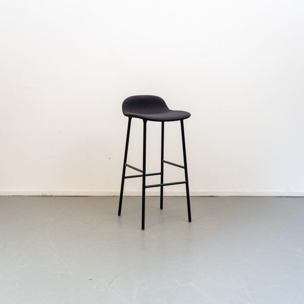 Normann Copenhagen Form Kruk Zwart Stof - Metaal, Niet ingevuld, Nieuw, Niet ingevuld, Niet ingevuld