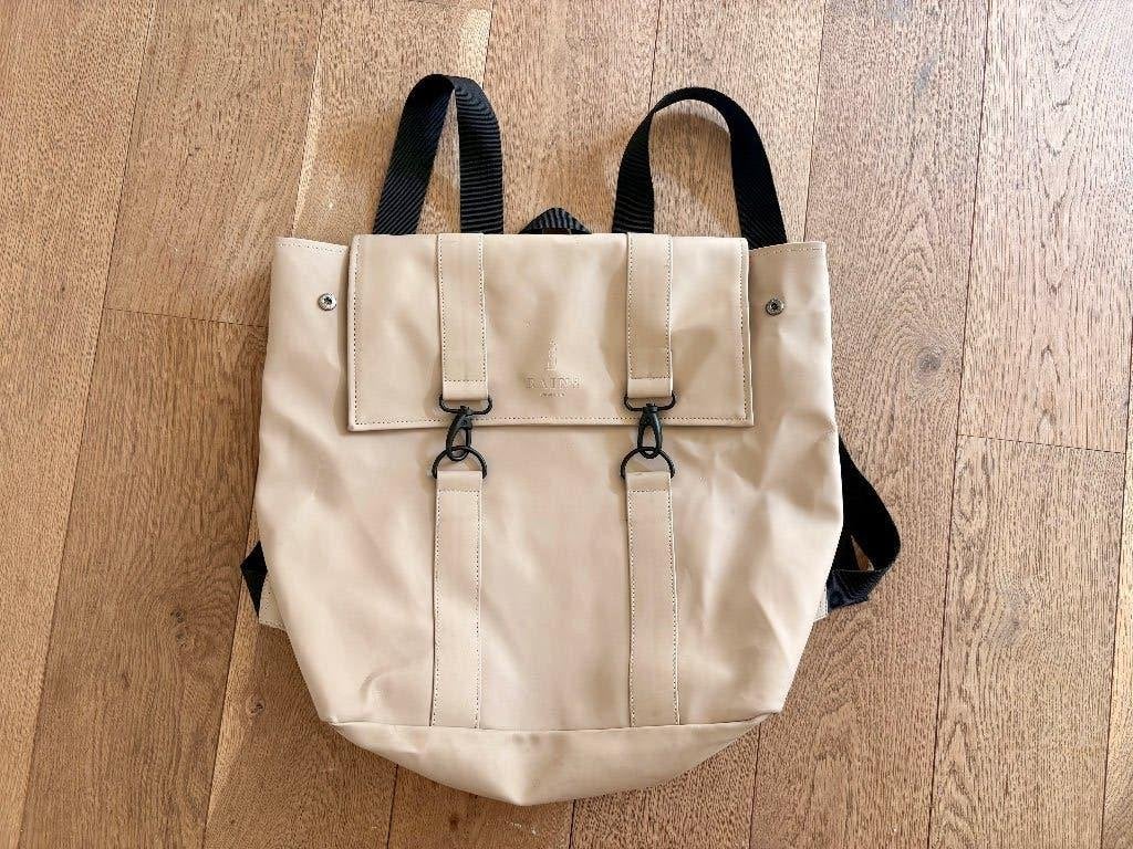 Rains rugzak beige waterdicht, Sieraden, Tassen en Uiterlijk, Tassen | Rugtassen, Overige merken, 40 cm of meer, Ophalen of Verzenden