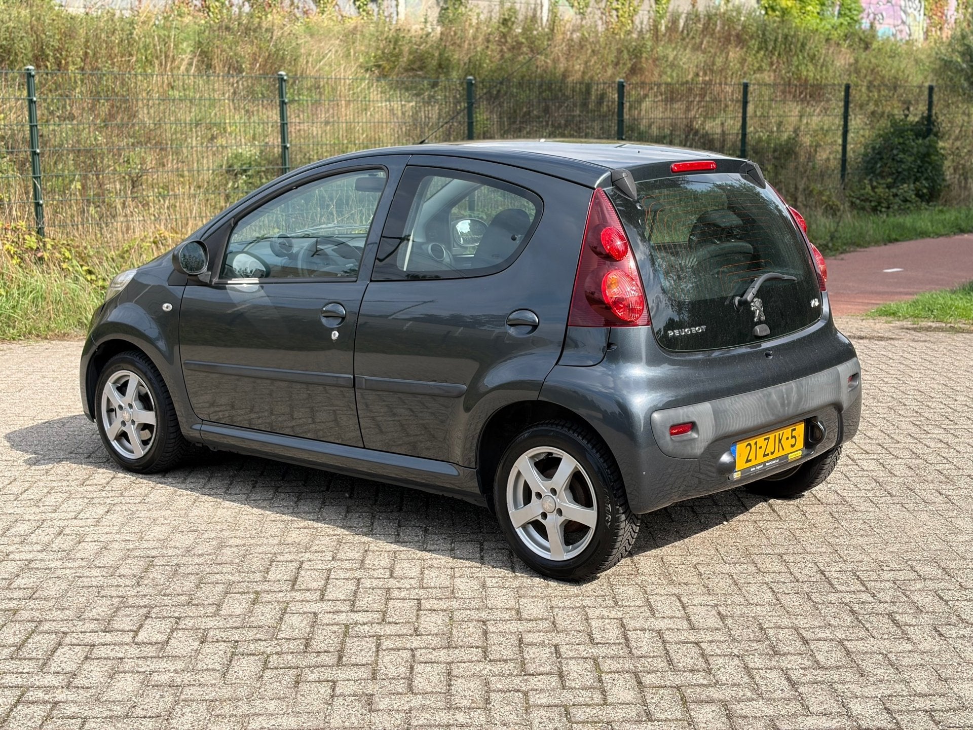 Peugeot 107 1.0 Active AIRCO I 5 DRS I CENTRAAL I TOERENTELL, Voorwielaandrijving, Euro 5, Gebruikt, 4 stoelen