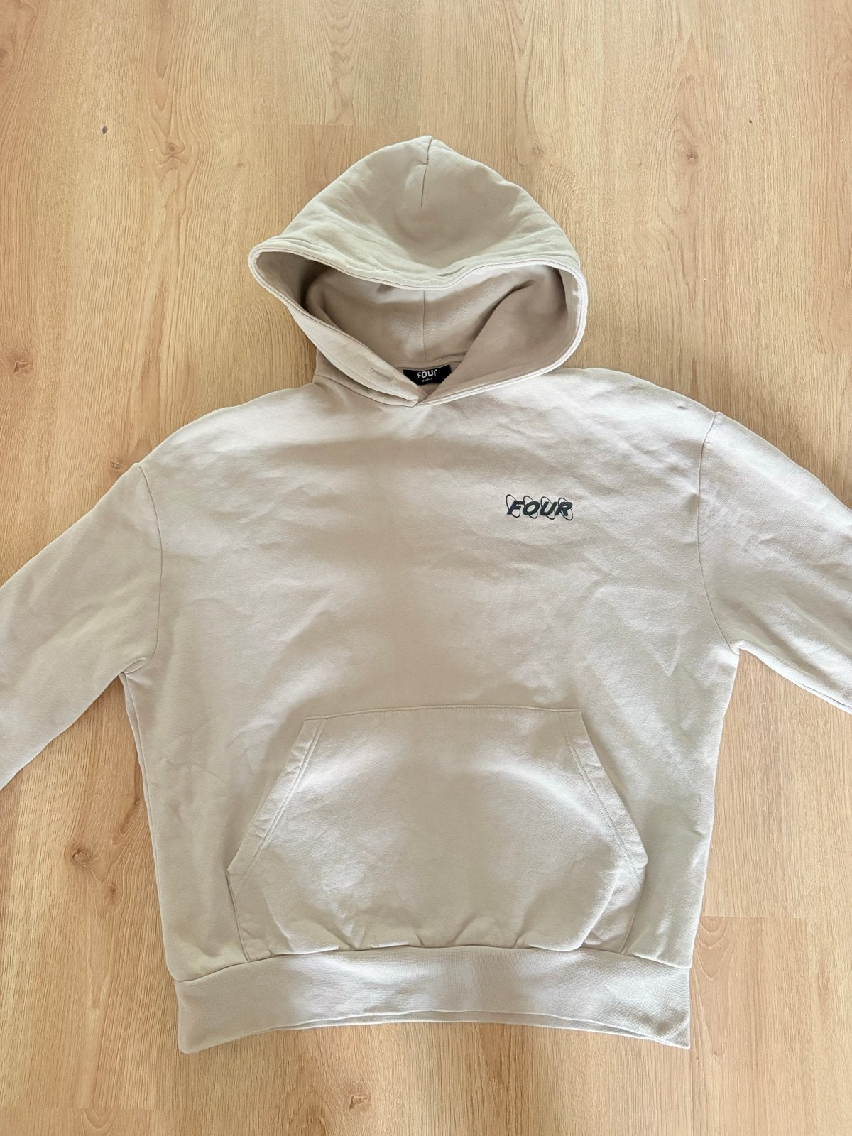 FOUR Hoodie - Beige met logo op voor- en achterkant, Ophalen of Verzenden, Zo goed als nieuw
