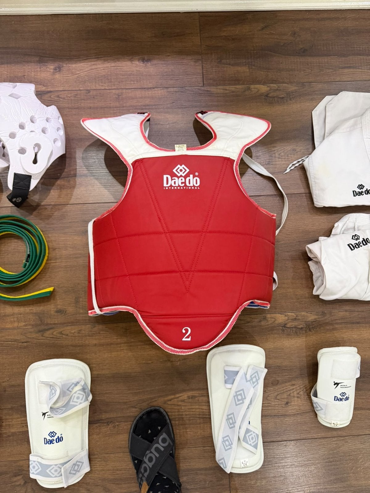 Complete Taekwondo set: pak, bescherming en banden, Ophalen, Gebruikt, Taekwondo, Vechtsportpak