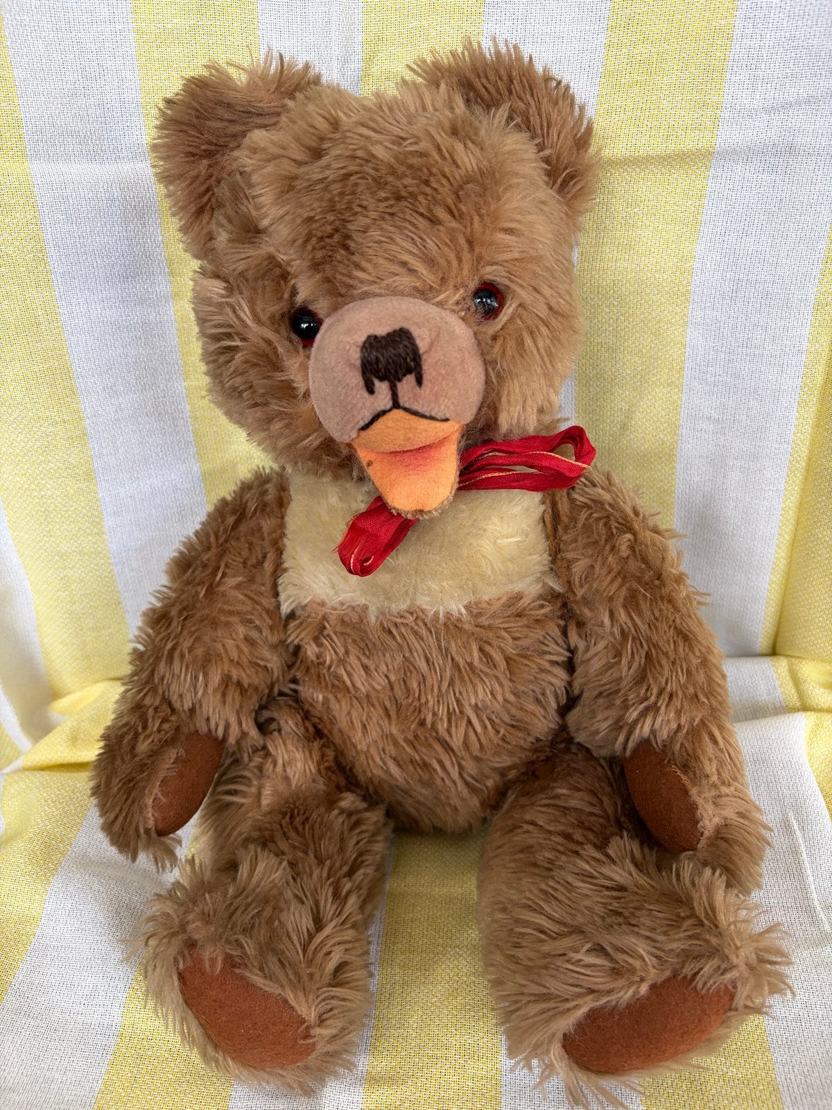 Vintage teddybeer met strovulling, Gebruikt, Beer, Ophalen of Verzenden, Met kleding of accessoire
