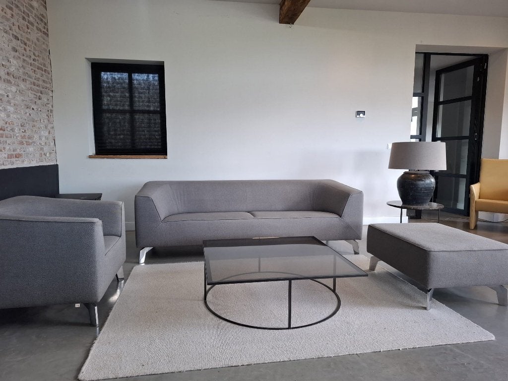 Foto 2 van Pode bank met fauteuil en hocker – grijze wolstof